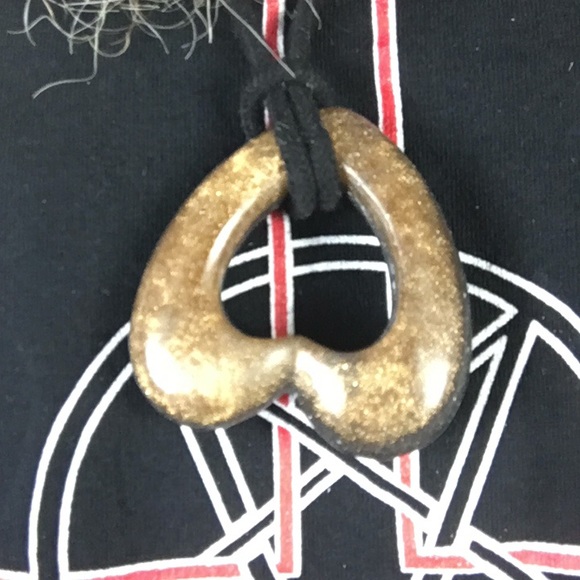 Illuminated Darkness | Vessel Heart Talisman - Picture 3 of 7